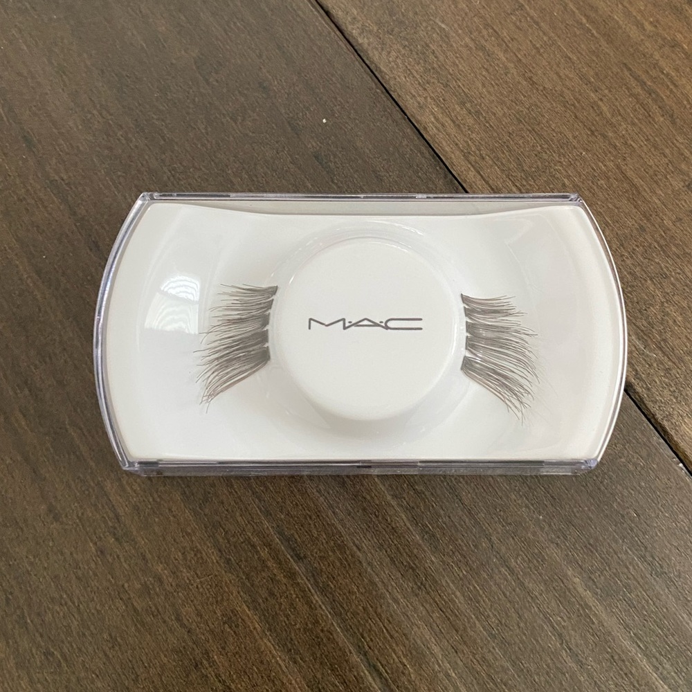 M·A·C Lashes | 45 - Picture 2 of 4